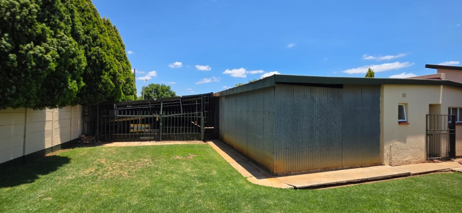 8 Bedroom Property for Sale in Meiringspark North West